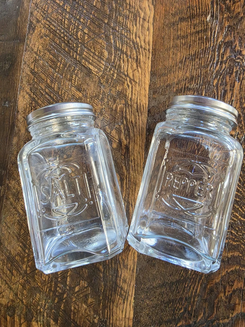 Clear Glass Salt & Pepper Shakers with Silver Lids Classic Style NEW